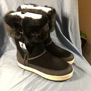 Koolaburra by Ugg Tynlee boot, black with white, brand new in box, size 9